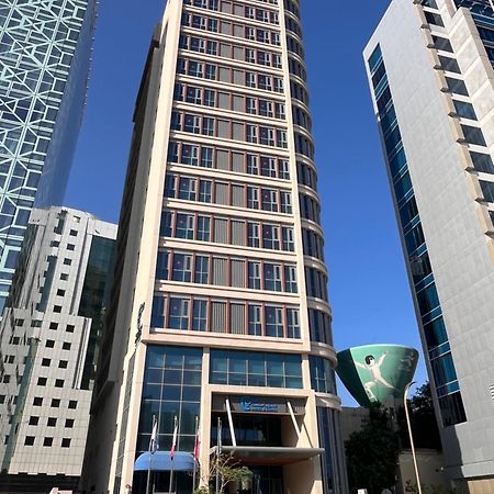 C - Hotel And Suites Доха Екстериор снимка