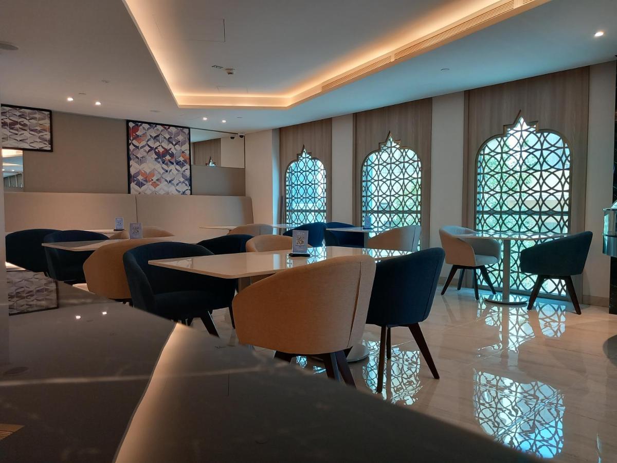 C - Hotel And Suites Доха Екстериор снимка
