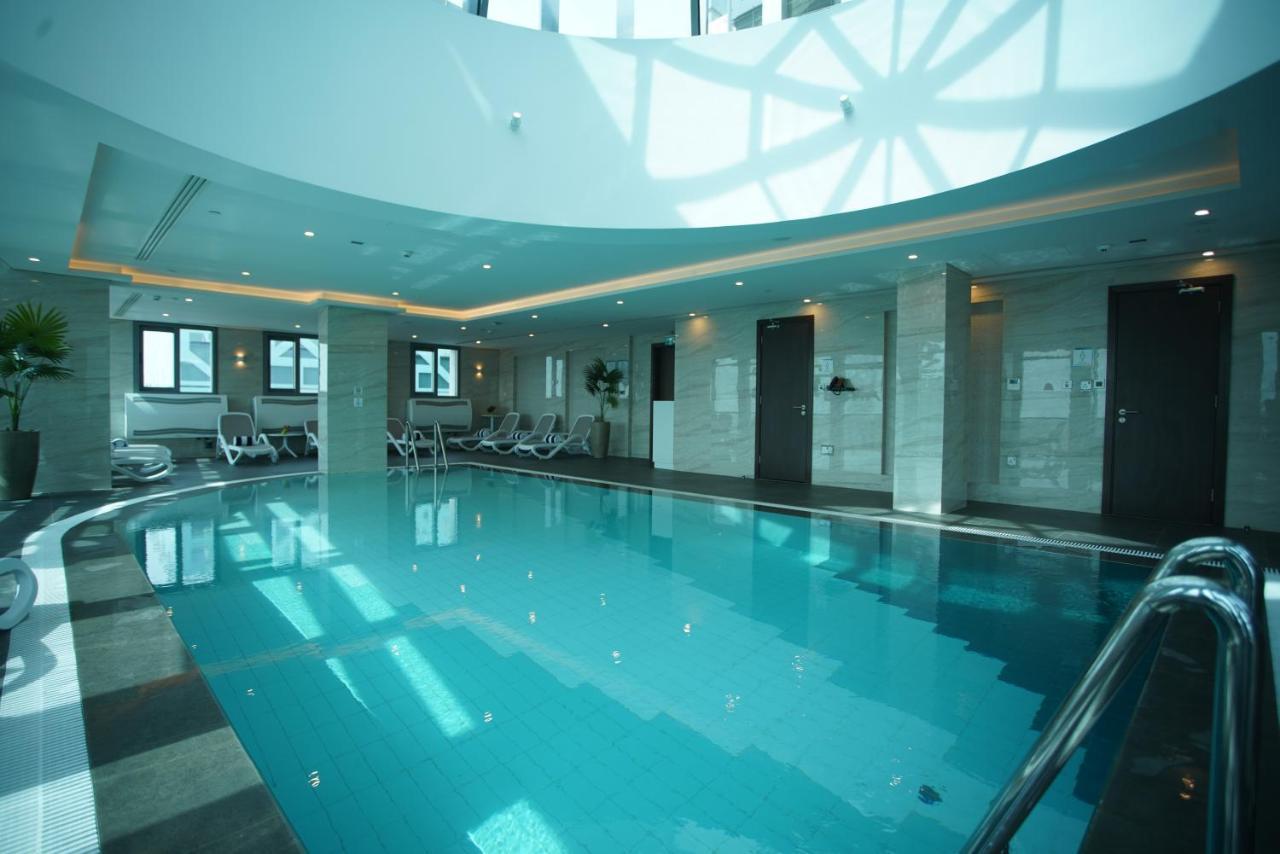 C - Hotel And Suites Доха Екстериор снимка