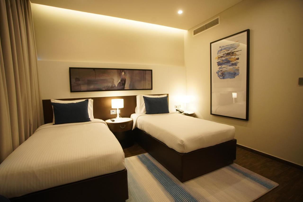 C - Hotel And Suites Доха Екстериор снимка