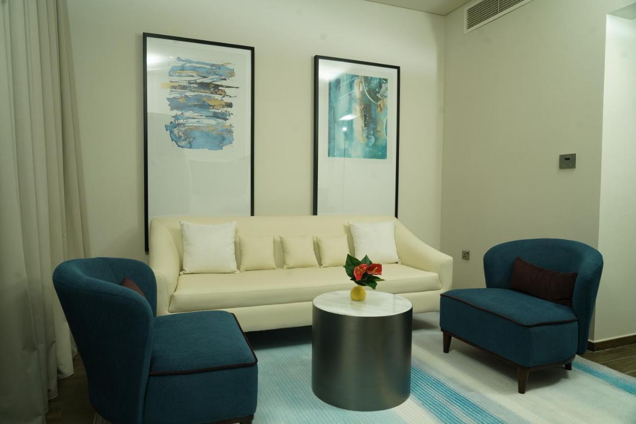 C - Hotel And Suites Доха Екстериор снимка