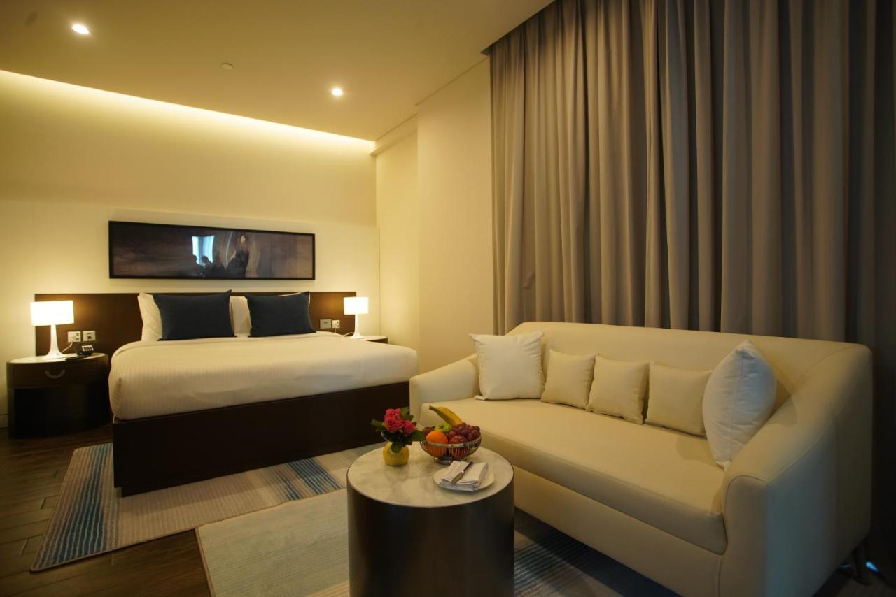 C - Hotel And Suites Доха Екстериор снимка