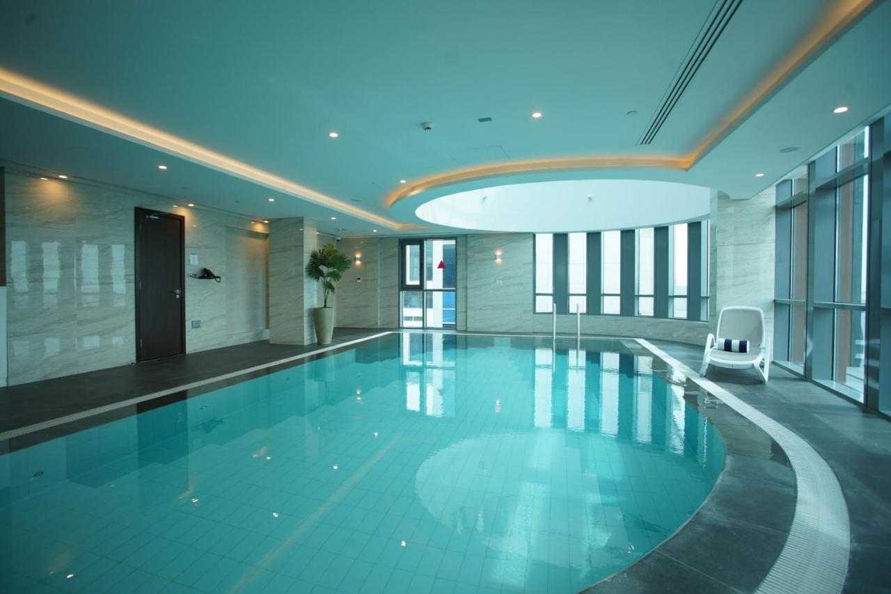 C - Hotel And Suites Доха Екстериор снимка