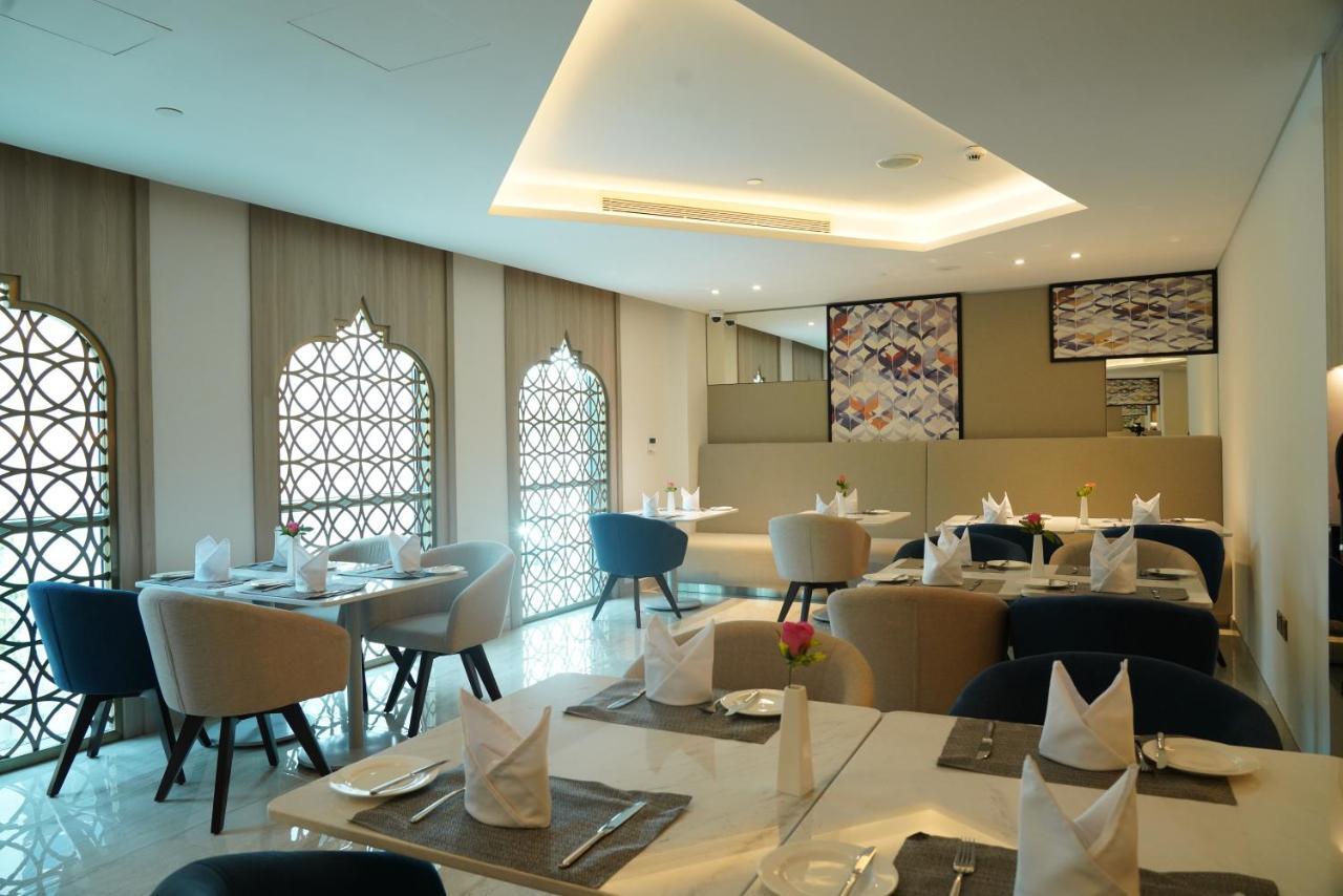 C - Hotel And Suites Доха Екстериор снимка