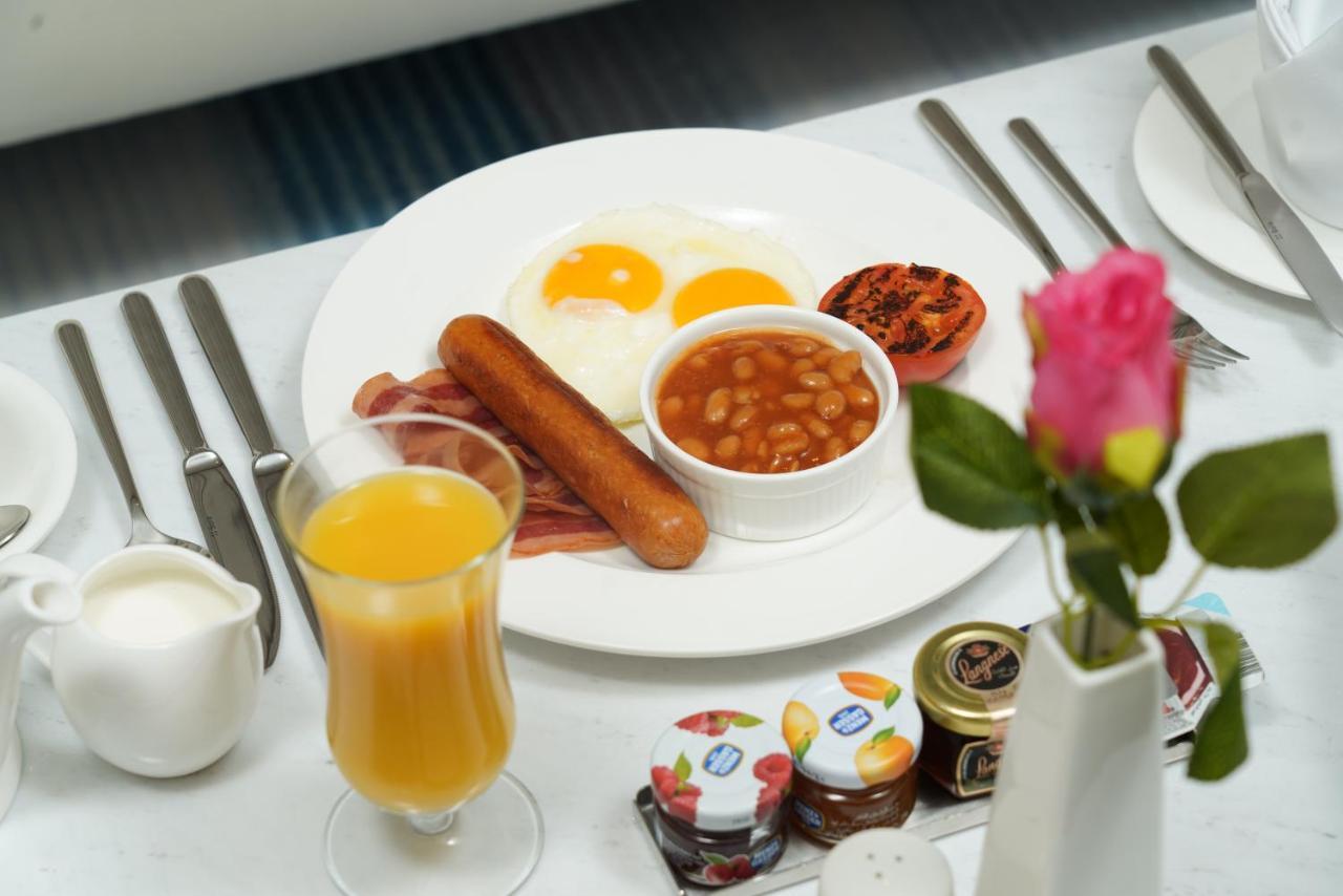C - Hotel And Suites Доха Екстериор снимка