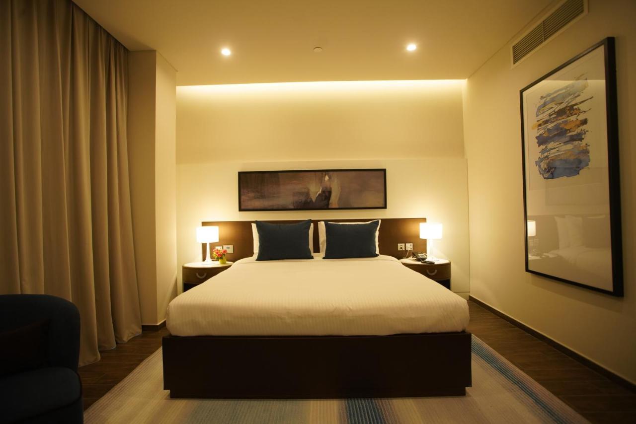 C - Hotel And Suites Доха Екстериор снимка