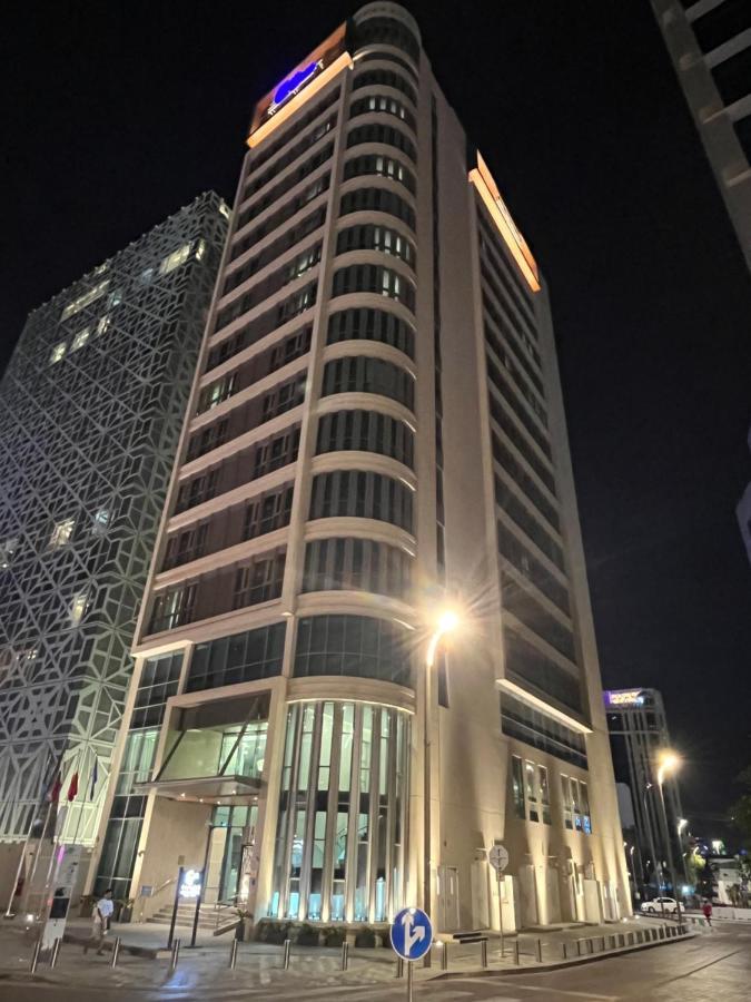 C - Hotel And Suites Доха Екстериор снимка
