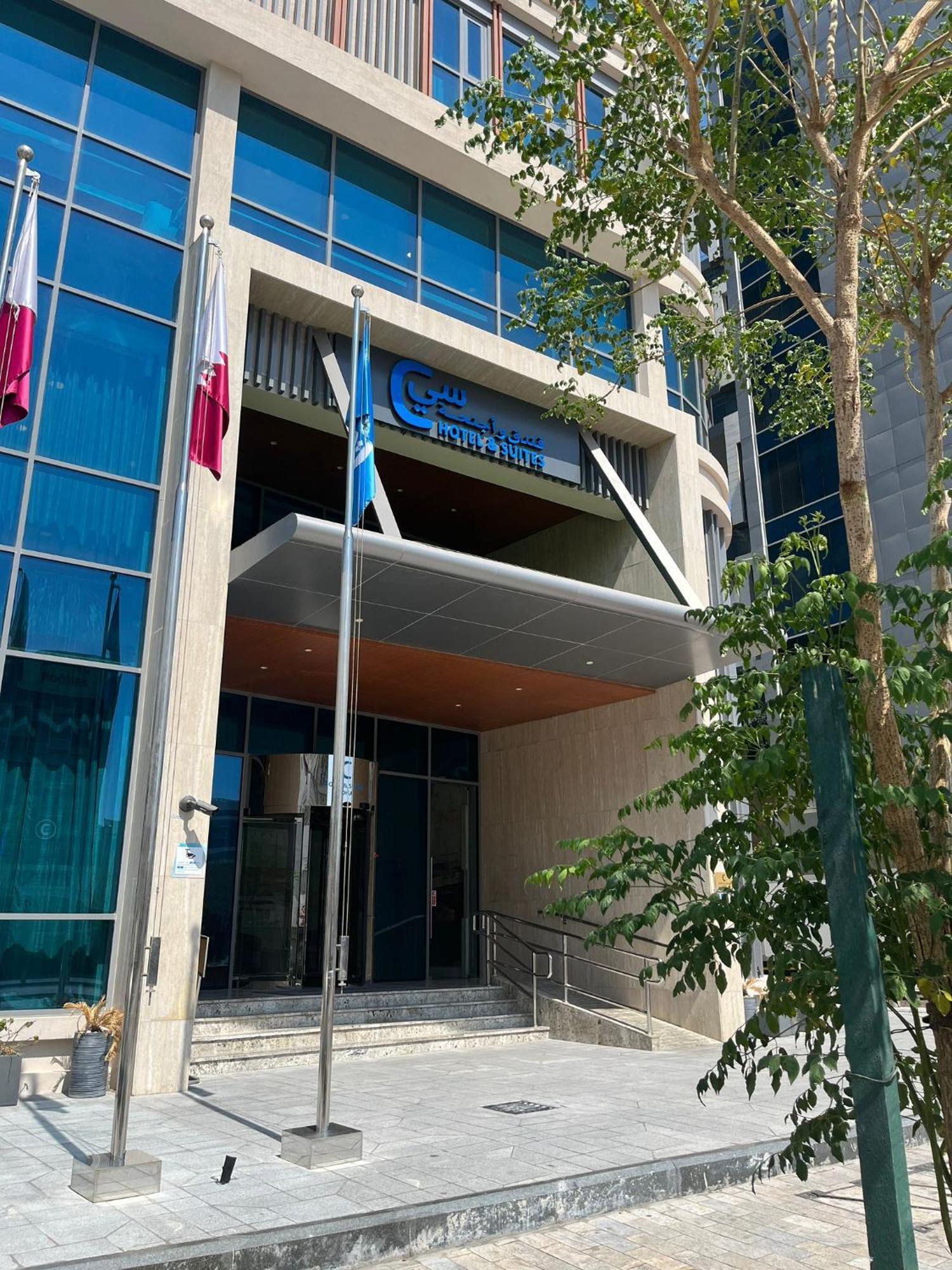 C - Hotel And Suites Доха Екстериор снимка