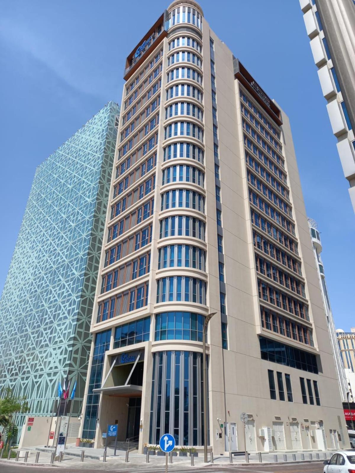C - Hotel And Suites Доха Екстериор снимка