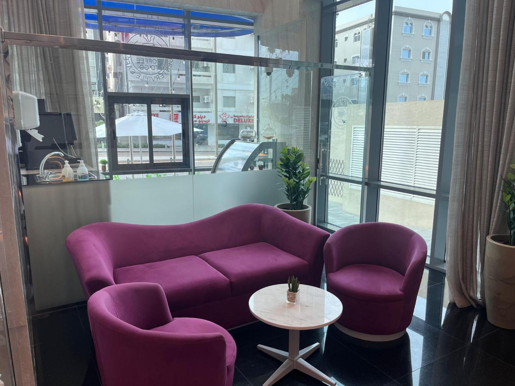 C - Hotel And Suites Доха Екстериор снимка